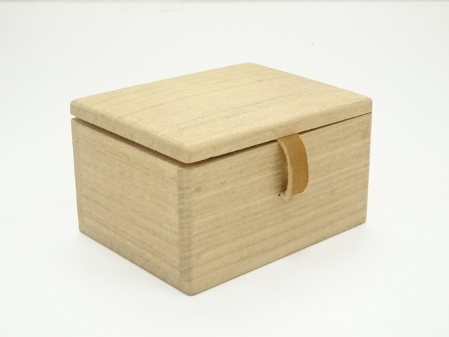  大徳寺山門古材割香合（大徳寺　聚光院　小野澤虎洞書付）（共箱）